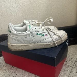 Gently worn Reebok sneakers size 6 1/2